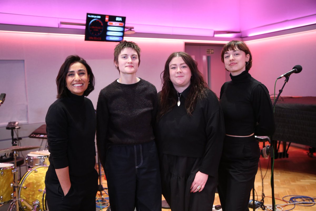 Diolch mawr <a href="/itsanitarani/">anita rani</a> and <a href="/BBCWomansHour/">BBC Woman's Hour</a> for having us on this morning 💜 It was an absolute pleasure to chat about all things SOLAS and to play Miliwn live on the waves!🌊