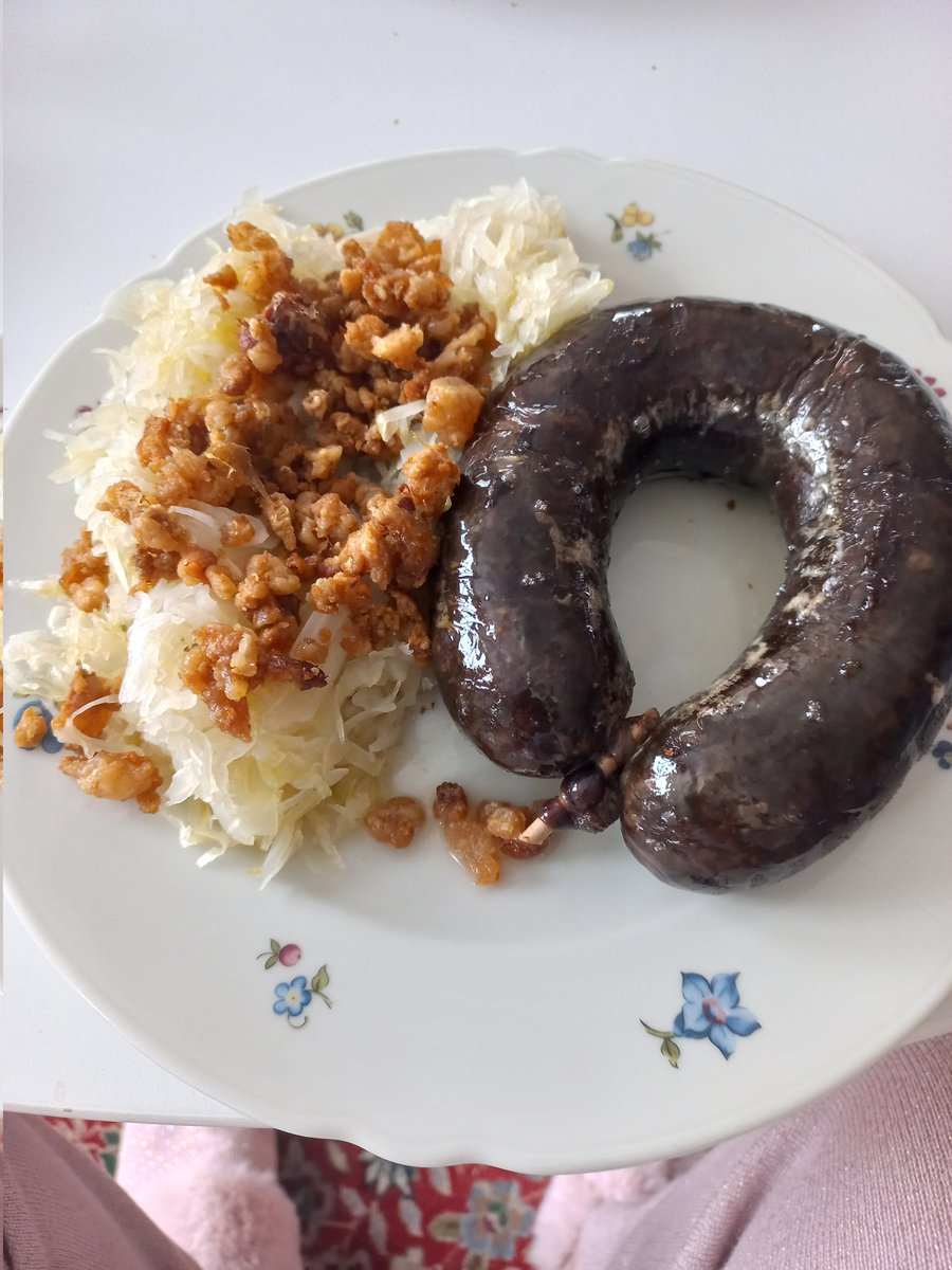 Babibi11's tweet photo. Ko si sam doma, si lahko brez zgrazanja tole privoscis. Res je bila dobra @ASubalpine ! Tudi ostalo, salama, klobasa, pecenica, pasteta, odlicno! Tako kot vcasih v nasi gostilni, ko je fotr nekaj dal na kvaliteto. https://t.co/yxRtyckmT1