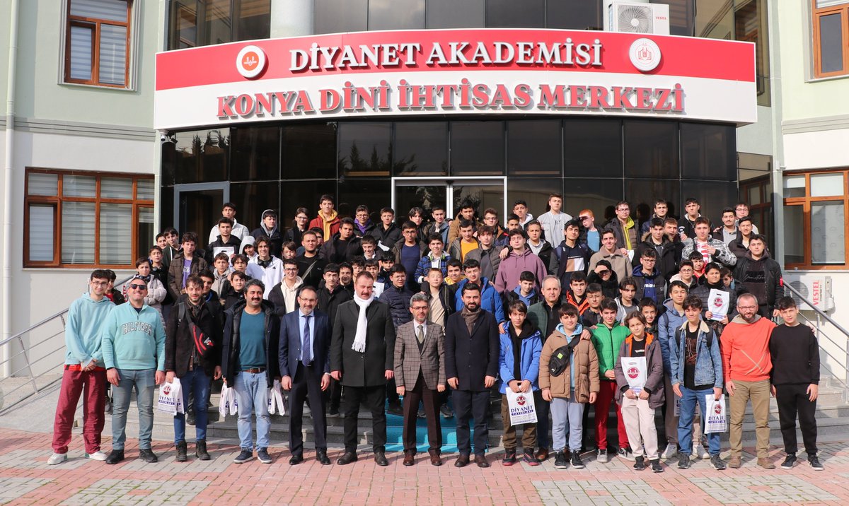 kondinihtisas's tweet photo. Dini İhtisas Merkezimizde, Ankara ili Yenimahalle ilçesindeki Şehit Ömer Halisdemir Anadolu İmam Hatip Lisesi tarafından, Çevreme Duyarlıyım Değerlerime Sahip Çıkıyorum (ÇEDES) Projesi kapsamında gerçekleştirilen eğitim kampı tamamlandı.

Etkinlik süresince öğrenciler, Merkezimizin faaliyetlerini ve fiziki imkanlarını tanıma fırsatı buldu.

Program, Dini İhtisas Merkezi Müdürümüz Salih DOĞAN ve Müdür Yardımcımız Fatih KILINÇ tarafından öğretmen ve öğrencilerimize hediye takdiminde bulunulması ve hatıra fotoğrafı çekilmesiyle tamamlandı.

@slihdogan 
@fatihkilinc42