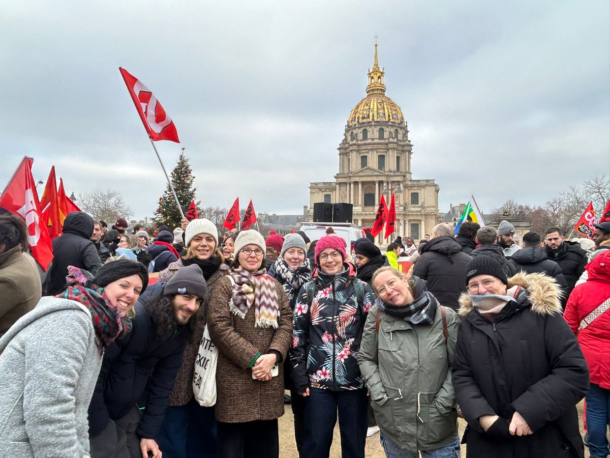 Journée nationale de mobilisation des AESH et AED. 
72% de grévistes au collège Anspach aujourd’hui ! 💪🏾✊🏽 100% des AESH et des AED. Une vie scolaire fermée. 
#contrelaprécarité #pouruneécoleinclusive
