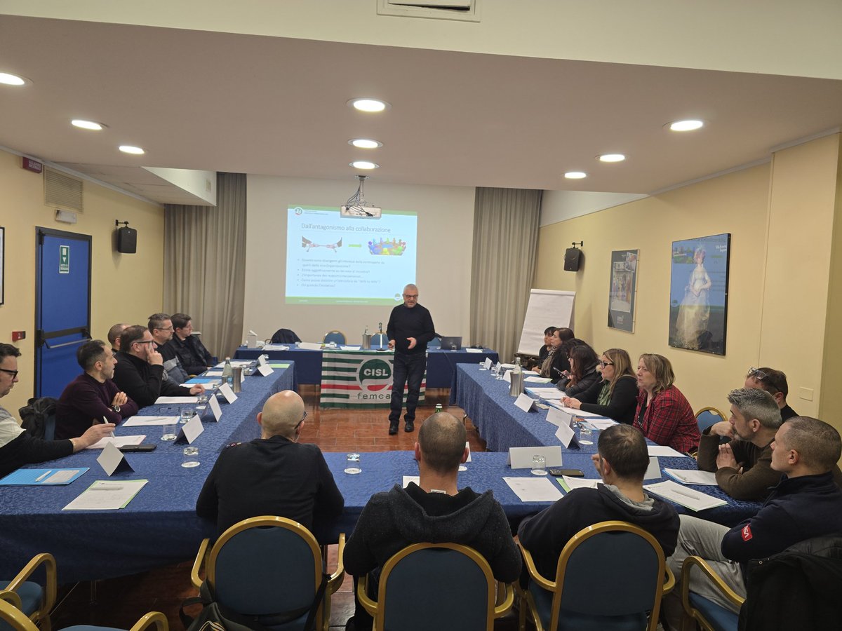FemcaUmbria's tweet photo. Un vecchio proverbio cinese dice che l'apprendimento è un tesoro che seguirà il suo proprietario ovunque. 
Noi in femca #umbria lo abbiamo fatto: due giornate di formazione sui temi della contrattazione, negoziazione e gestione delle relazioni industriali @FemcaCISL https://t.co/tuDzClLOeO