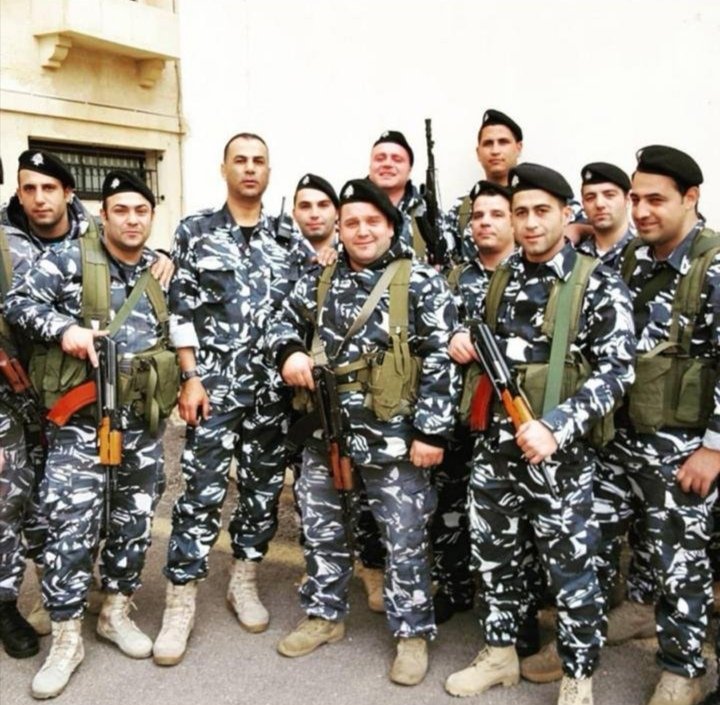 MikeLebb's tweet photo. 840 موظف في شرطة مجلس النواب يعملون حرس ل #نبيه_بري.
بيقبضوا من جيوبنا وشغلتهم ميليشيا.

مهام هذه الميليشيا هي ضرب، الاعتداء، شتم وتهديد لكل معارضي بري كذلك التطبيل والتزمير له.

حدا فتح ملف ميليشيا #مجلس_النواب ؟؟ https://t.co/BeU0Felqig