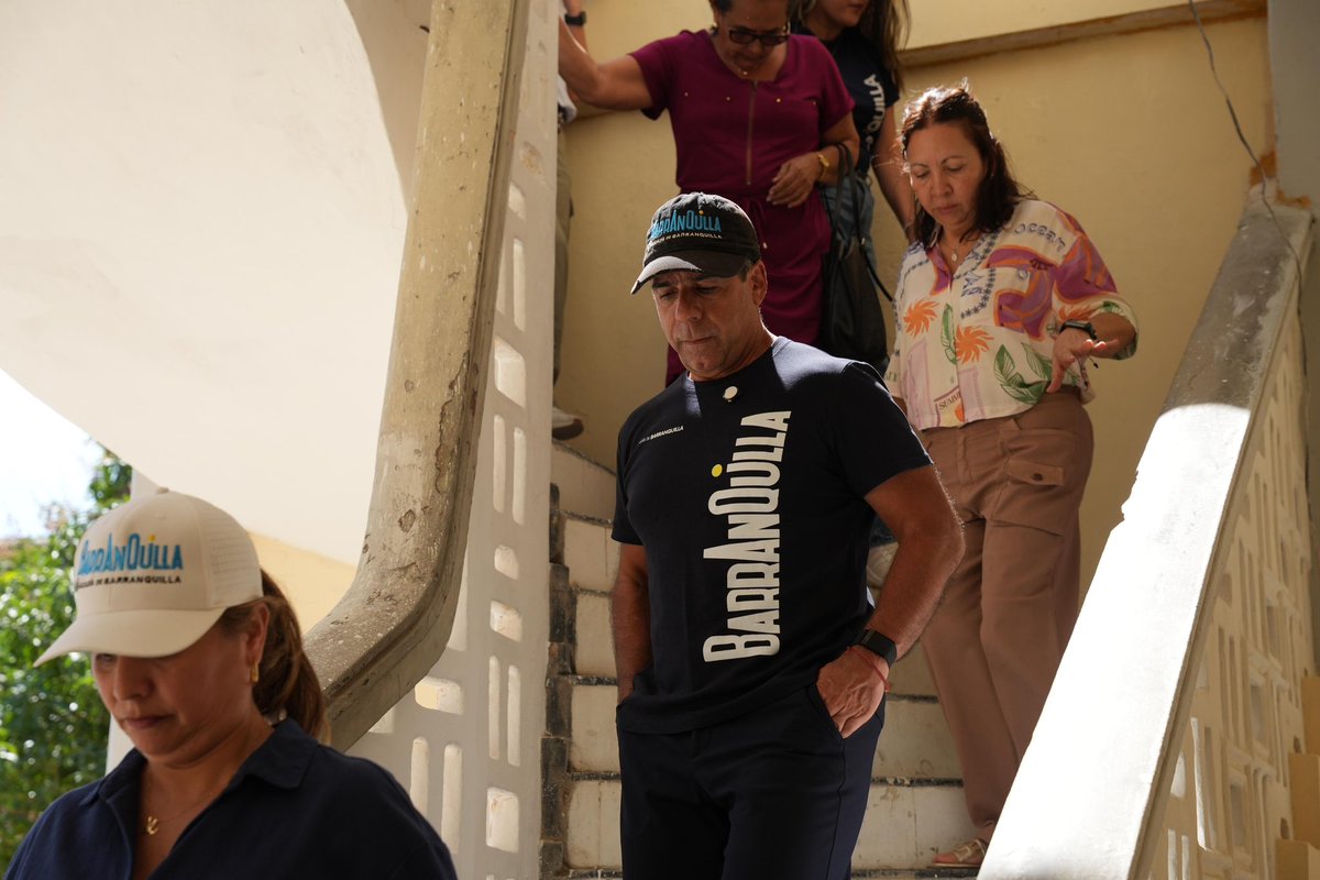 AlejandroChar's tweet photo. ¡El histórico Colegio Mayor de Barranquilla para señoritas pronto volverá a la vida!

Hoy hicimos inspección de obras en sus instalaciones y exigimos al contratista terminarlo cuanto antes. La intervención contempla mejoramiento integral de aulas, cocina y comedor escolar, sala de informática, laboratorio, teatrino, baños, canchas múltiples techadas y zonas verdes.

Pido disculpas a toda la comunidad educativa por todos los retrasos. Trabajaremos para que más temprano que tarde este emblemático colegio abra sus puertas y que aquí siga viviendo la educación, con una calidad de los más altos estándares.