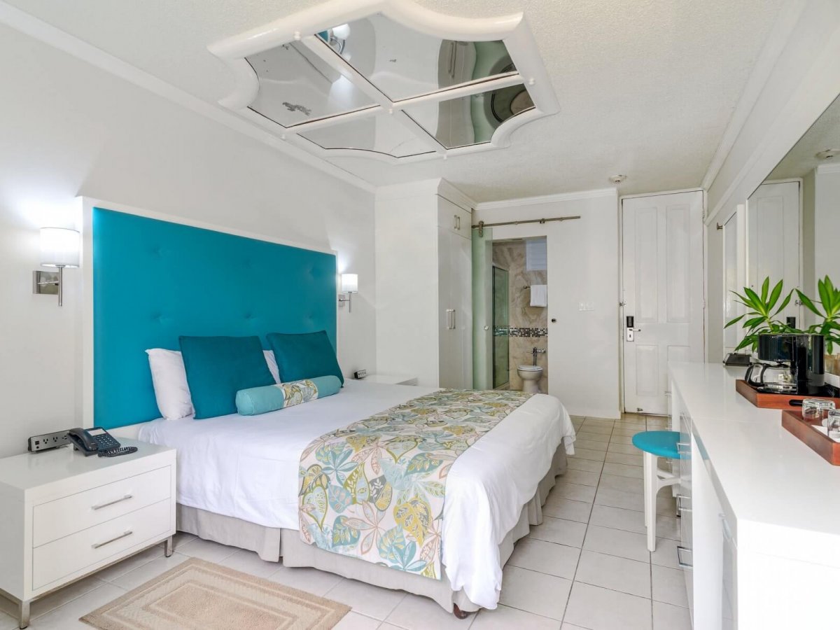 InternSleepOver's tweet photo. 7/26/25-8/2/25
✨ All-inclusive food &amp; drinks 🍹
✨ Nightly themed parties 🎭
✨ Adults-only, clothing-optional 🌞
Rates start at $1505/person! 🏖️ Deposit = 1 night’s stay.
👉 Book now: https://t.co/cqsJ6HrHjP or call 919-888-8466

#JamaicanSunset2025 #AdultsOnlyVacation https://t.co/Mu84tyvv3p