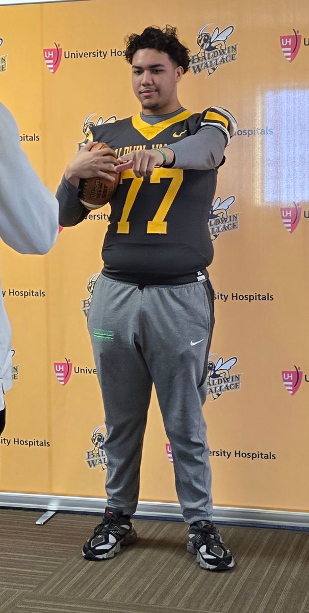 GrayJoaquin06's tweet photo. Had a great visit yesterday at Baldwin Wallace. Thank you for the invite @CoachHilvert @CoachBMiller17 look forward to staying in contact! https://t.co/phSSQzuWc4