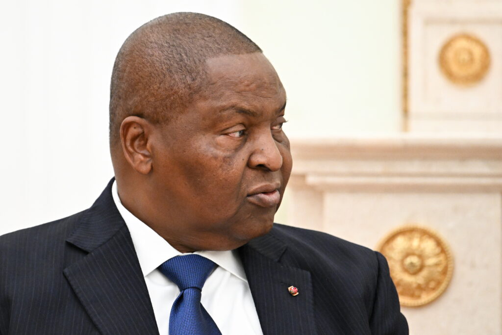 newstop_africa's tweet photo. #Tuader: La #Russie a aidé la voiture à éviter la guerre civile https://t.co/VWZAuuoNOJ https://t.co/R1nX9lVcU7