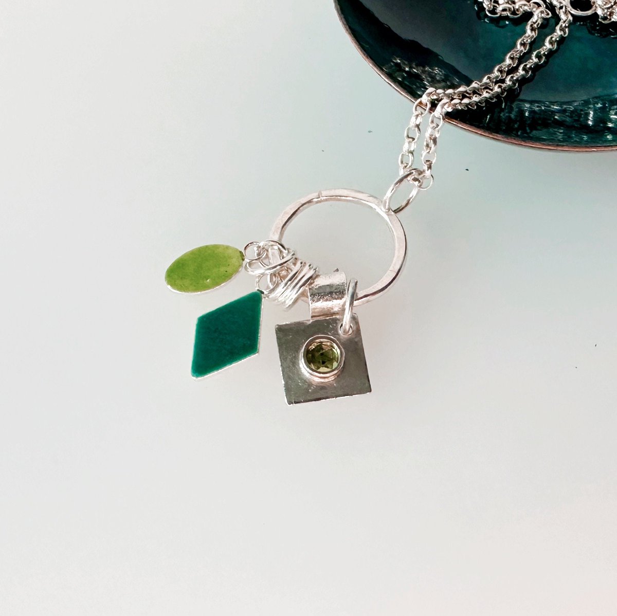 MaisyPlum2's tweet photo. Sterling Silver Cluster Pendant with Peridot Stone & Enamel - Handmade Jewelry Gift for Her https://t.co/XOPdaakS4R #Etsy #MyNewTag #MHHSBD #ShopIndie #MaisyPlum #UKCraftersHour #GreenAndSilver https://t.co/gwtch7gRjw