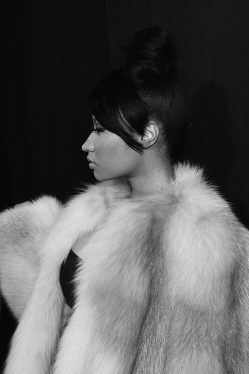 QueendomCharts's tweet photo. Most streamed female rappers on Spotify in 2025 so far:

165.5M — Nicki Minaj 
149.0M — Doja Cat
95.5M — GloRilla
92.6M — Doechii
82.2M — Sexyy Red https://t.co/FGye97gqo5