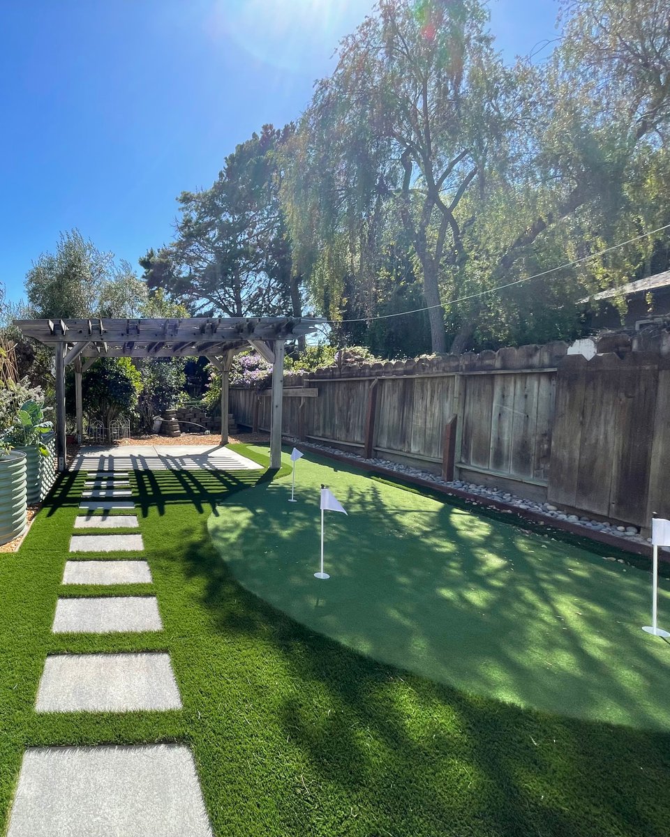 PurchaseGreen's tweet photo. Can artificial grass be used for chipping and pitching golf balls?

The answer is yes! Our grass not only makes a great looking fringe for chipping, it can also be used as a longer rough for practicing pitch shots…space permitting, of course.

#Golf #golfswing #puttinginwork https://t.co/8ibjt9FgBD