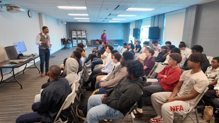 BloomfieldPS's tweet photo. The Young Men of Excellence Club had an amazing time at the CIAC Men of Color Leadership Conference! Special shoutout to our students, including Chris Prescott, for participating as students and staff. Chris served as a panelist and breakout presenter sharing wisdom &amp; inspiration https://t.co/yZcg38XWJj