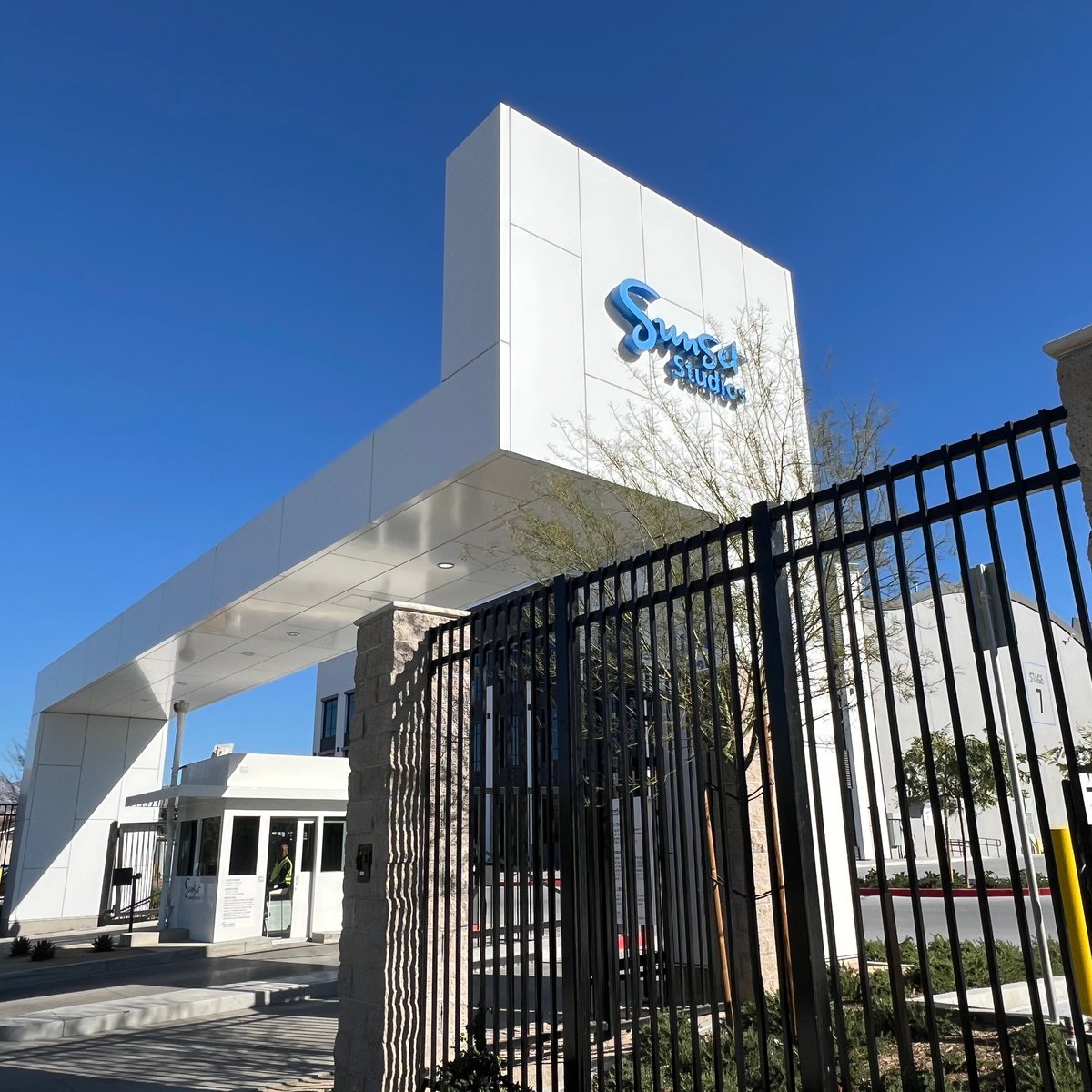 ionoco's tweet image. The ionoco team are on site, ready to rig for the first ever network production at the shiny new Sunset Glenoaks Studios!

We can’t wait to get rolling… Stay tuned for more 😉

#SunsetStudios #ProductionTechnology #CreativeTechnology