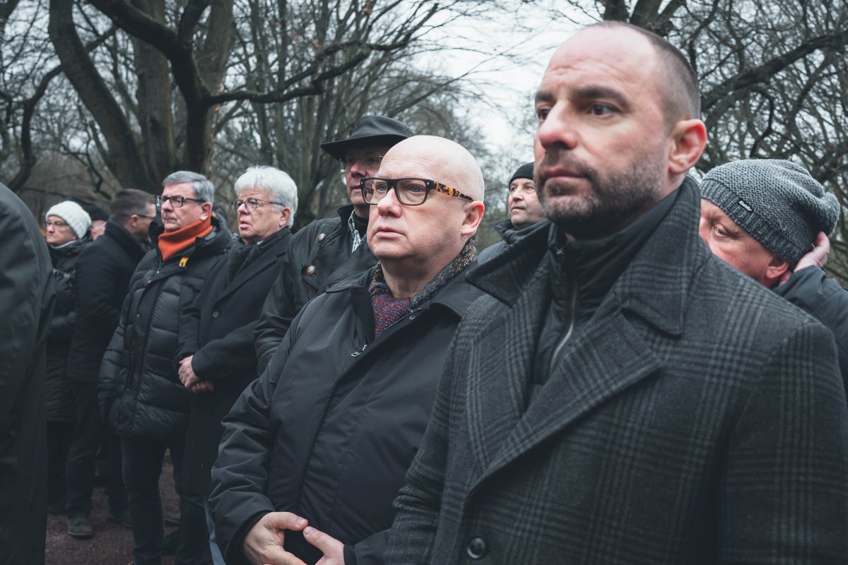 RonnyKumpf's tweet image. Heute ist der 80. Jahrestag des Bombenangriffs auf #Magdeburg, bei dem tausende Menschen starben, hunderttausende obdachlos wurden und die Altstadt zu mehr als 90 Prozent zerstört wurde. Im Gedenken an die Opfer haben meine Kollegen Oliver #Kirchner, Hagen #Kohl und ich heute auf