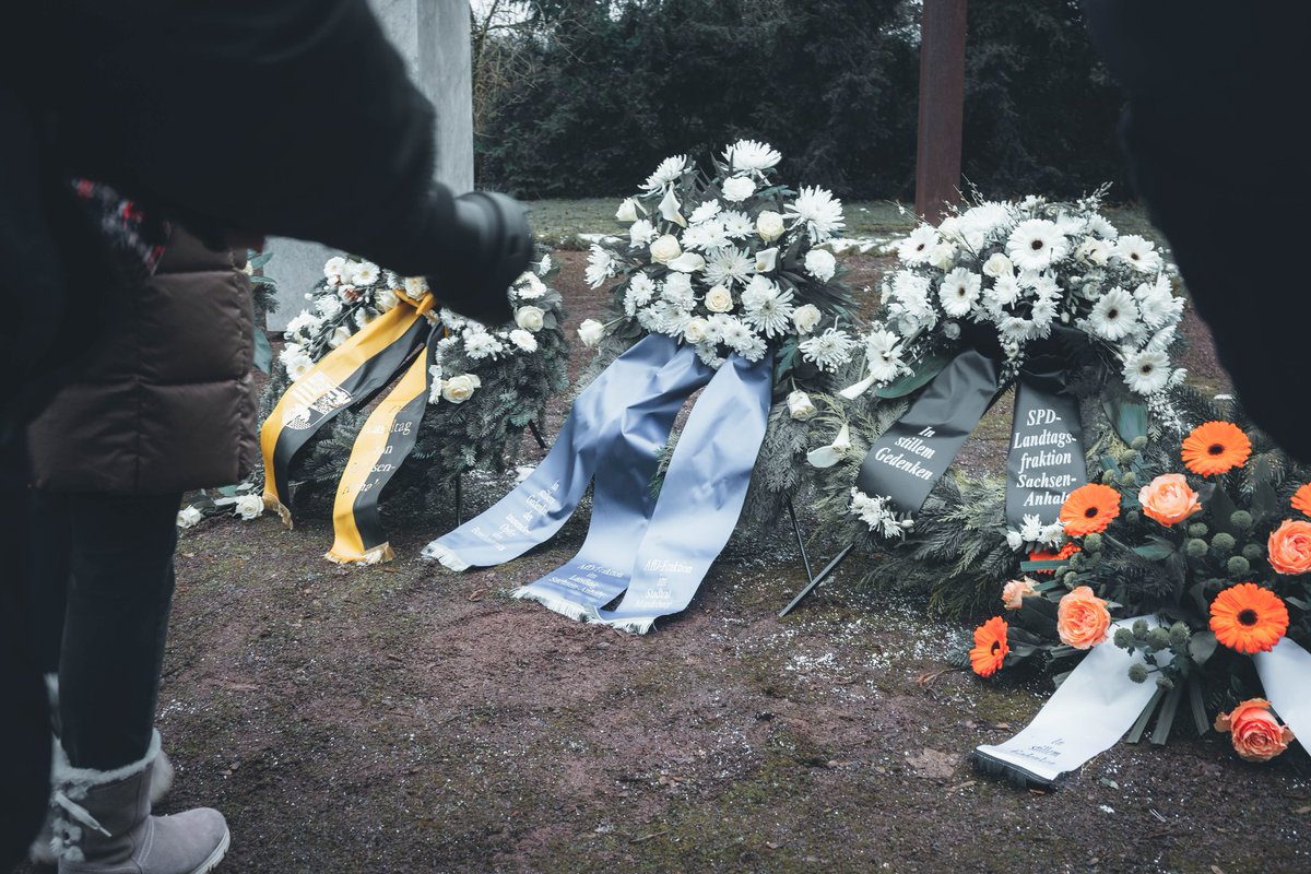 RonnyKumpf's tweet image. Heute ist der 80. Jahrestag des Bombenangriffs auf #Magdeburg, bei dem tausende Menschen starben, hunderttausende obdachlos wurden und die Altstadt zu mehr als 90 Prozent zerstört wurde. Im Gedenken an die Opfer haben meine Kollegen Oliver #Kirchner, Hagen #Kohl und ich heute auf