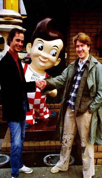 I'm so sad to post this one…

RIP to the legend of the Burbank Bob’s Big Boy, David Lynch! He understood LA better than anyone else.