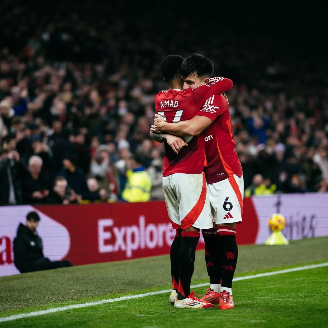 LisandrMartinez's tweet image. Comeback night at Old Trafford to keep on the right track! 👹 Well done, @Amaddiallo_19 ⚽️⚽️⚽️