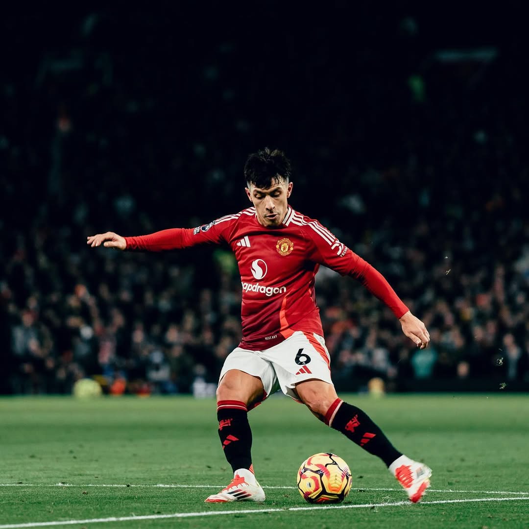 LisandrMartinez's tweet image. Comeback night at Old Trafford to keep on the right track! 👹 Well done, @Amaddiallo_19 ⚽️⚽️⚽️