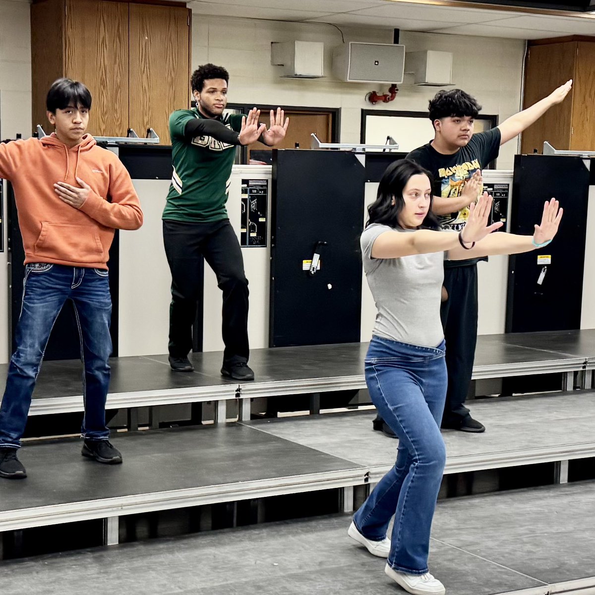 Principal_CK's tweet photo. Day 80 of #180daysofjoy (24-25) is for the Surround Sound who make their way to Lincoln High for their first show choir competition on Saturday. I had to swing by to wish them well and bring them snickity snacks! #manybearsonebryan https://t.co/RAZd3MVUaO
