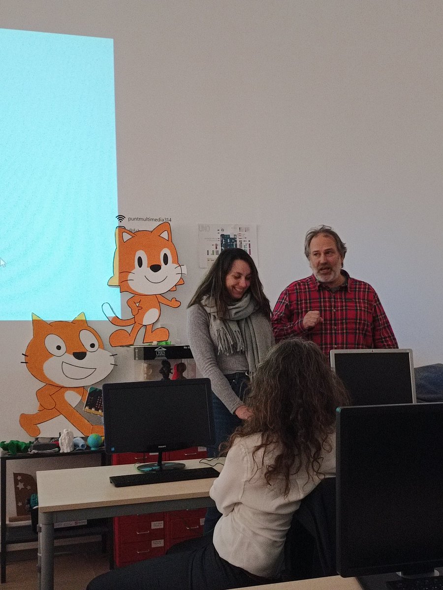 Quin gran honor avui en la 78a trobada  #SratchEdMeetup BCN hem tingut una visita molt especial, la <a href="/marinabers/">Marina Umaschi Bers</a> cocreadora de <a href="/ScratchJr/">ScratchJr</a>

I tu? Amb quina "paleta de valors" ensenyes? 🎨🖌️

No us podeu perdre el fantàstic 🧵👇