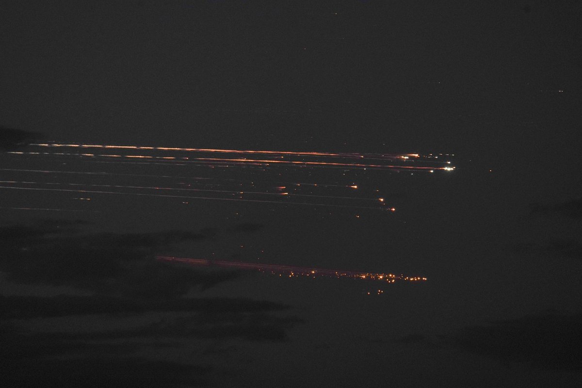 Restos de la #starship7 de <a href="/SpaceX/">SpaceX</a> <a href="/elonmusk/">Elon Musk</a> luego de explotar frente a República Dominicana. Gracias a <a href="/Agoramallrd/">Ágora Mall</a> por prestarnos su techo para hacer estas tomas.