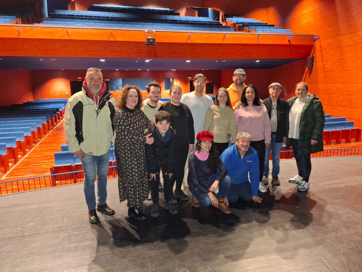 Últim assaig del Sainet “Un café amb llet”

Dema divendres a les 22:30 i diumenge a les 18 al teatre Payá  

No falteu!