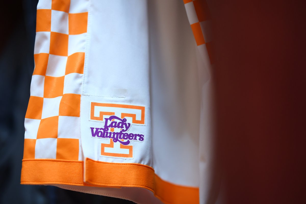 LadyVol_Hoops's tweet image. tonight's threads 💜
