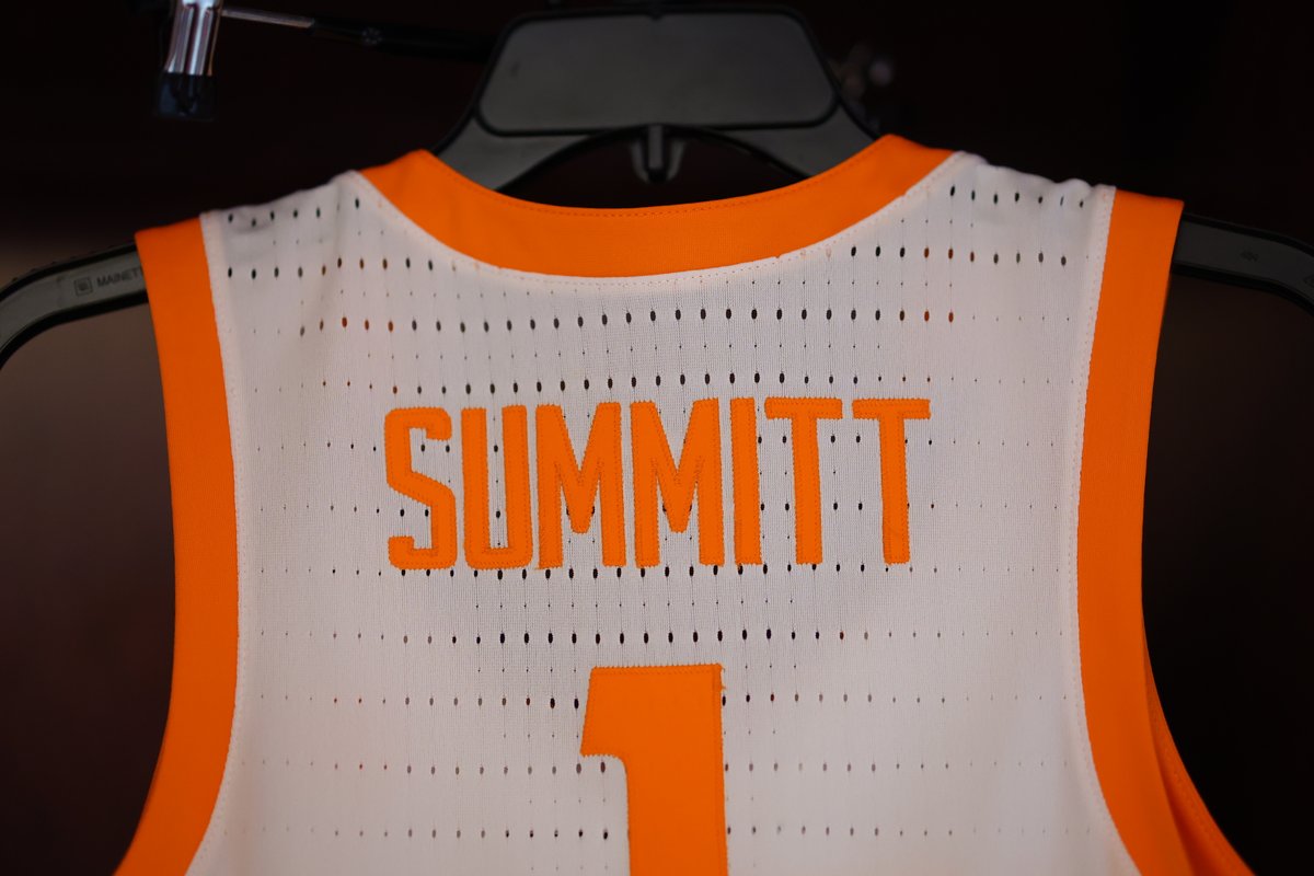LadyVol_Hoops's tweet image. tonight's threads 💜