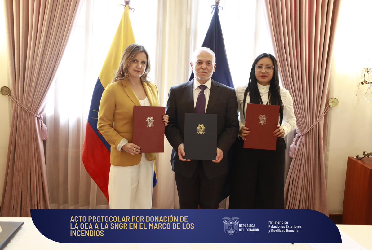 CancilleriaEc's tweet photo. 🇪🇨🌍 
La Cancillería del Ecuador y la Organización de los Estados Americanos (OEA) oficializaron una donación de $25,000 activados a través del Fondo Interamericano de Asistencia para la Situación de Emergencia (FONDEM). https://t.co/A5GxDCfn9A