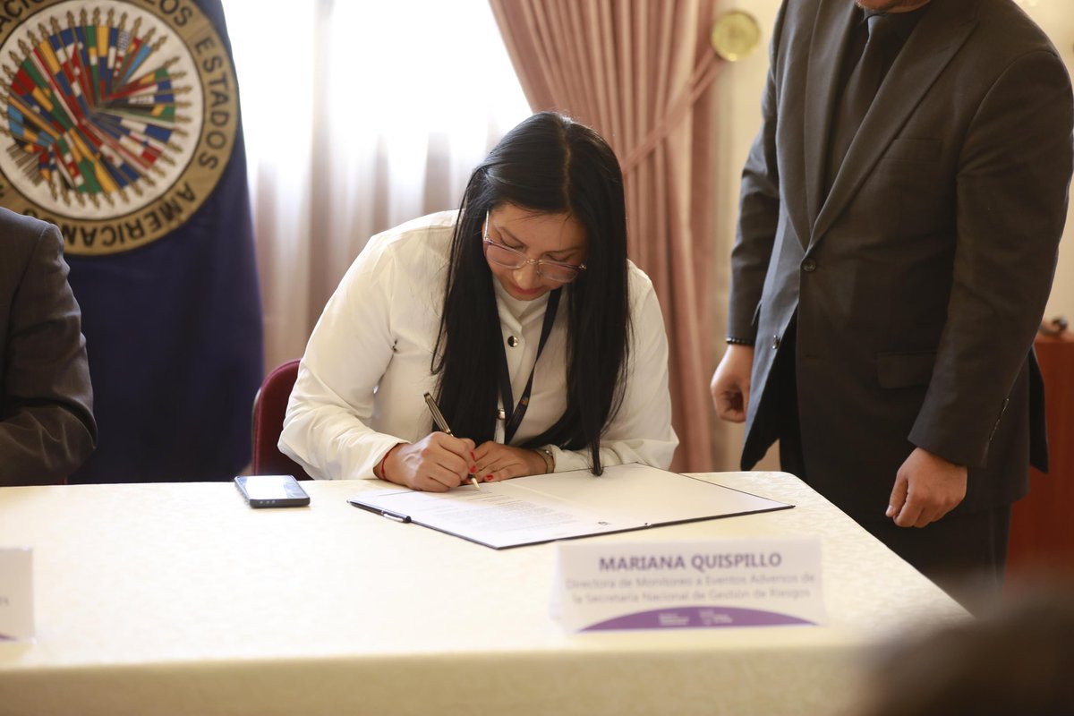 CancilleriaEc's tweet photo. La firma de este compromiso refleja el trabajo conjunto para fortalecer la capacidad de respuesta del Ecuador ante desastres y mitigar los efectos del déficit hídrico que ya ha impactado a más de 95,000 personas en 18 provincias del país. https://t.co/RauOKZbjuv