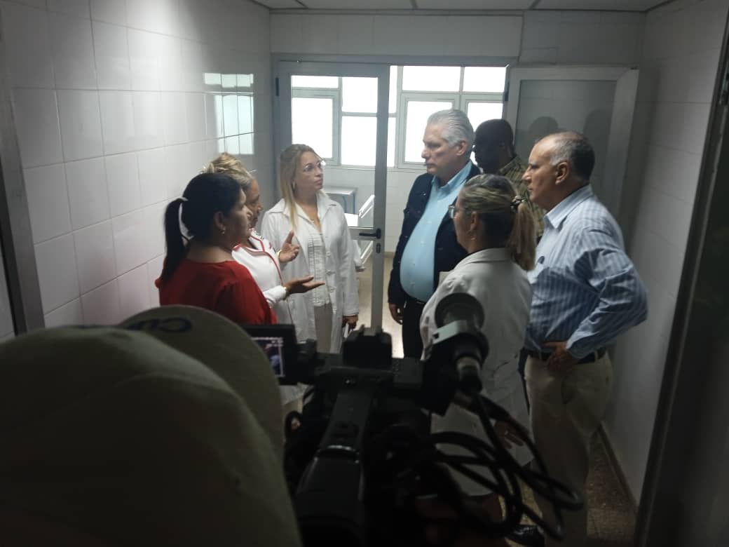 En el Hospital Ciro Redondo se recibió la visita del Primer Secretario del CCPCC y Presidente cubano 🇨🇺 <a href="/DiazCanelB/">Miguel Díaz-Canel Bermúdez</a> allí pudo constatar los avances de la recuperación, tras los efectos del huracán Rafael. #ArtemisaJuntosSomosMás 
<a href="/DrRobertoMOjeda/">Dr. Roberto Morales Ojeda</a>