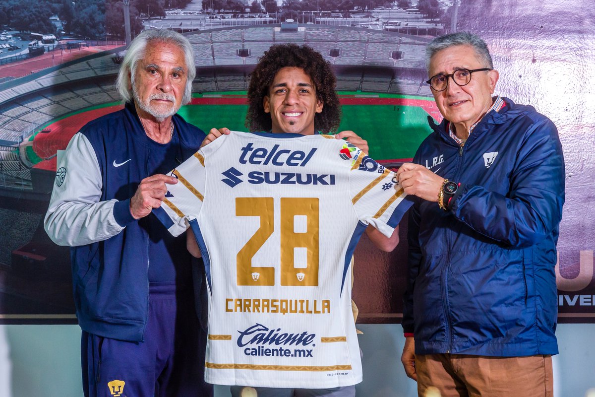 PumasMX's tweet photo. ¡Bienvenido "Coco"! 🐾

El Dr. Luis Raúl González Pérez, presidente del Club Universidad Nacional, junto al vicepresidente deportivo, Miguel Mejía Barón, felices por la firma del contrato de @Acarrasquilla18  quien llega a Pumas para reforzar la plantilla del Clausura 2025. 🤝

#DePumasSoy #OhUniversidad