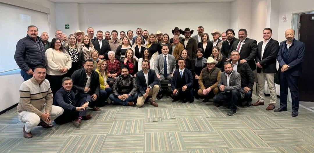 Orgulloso de estar en el Encuentro Nacional-Municipal, con nuestra presidenta,  doctora Claudia Sheinbaum Pardo. Alcaldes y alcaldesas de todo el país nos dimos cita en la Ciudad de México para fortalecer la coordinación y el trabajo conjunto en beneficio de nuestras comunidades.