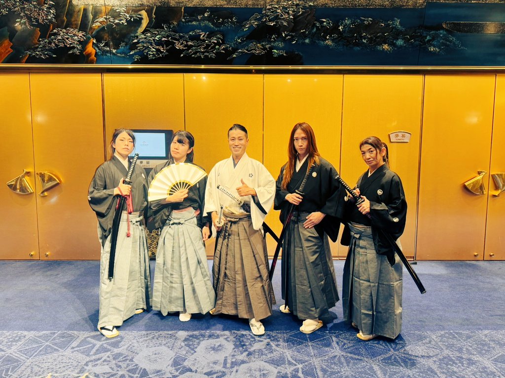 edge_kazuya's tweet photo. 志伝流
皆様いつもありがとうございます
素晴らしいご縁に感謝です
素敵なステージに感謝
ありがとうございます
皆様いつも応援ありがとうございます
エッジグループ実行委員会
志伝飛龍
#感謝
#ありがとう
#最高
#志伝流
#志伝飛龍
#武士道
#samuraiPerformance
#インバウンド https://t.co/gpxOIHy5tT