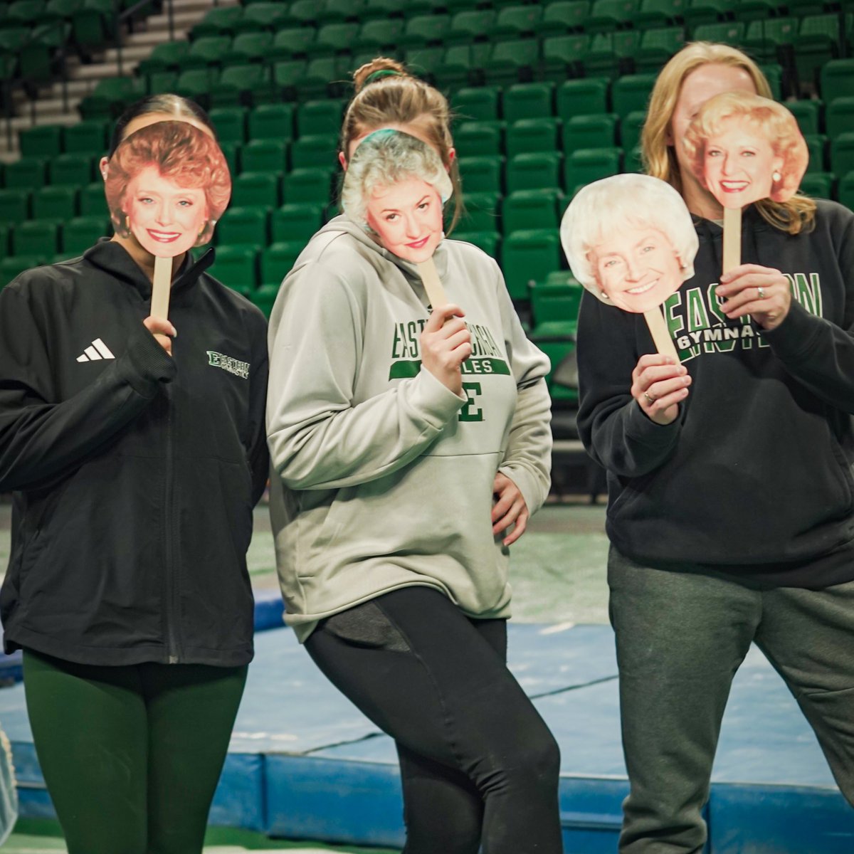 EMUGym's tweet photo. 𝓖𝓸𝓵𝓭𝓮𝓷 𝓖𝓲𝓻𝓵𝓼 𝓒𝓵𝓪𝓼𝓼𝓲𝓬 ✨ 

Join us Friday night for a 6 p.m. meet and special giveaways! 🥳🥳

#EMUEagles https://t.co/BEAjQFQd1W