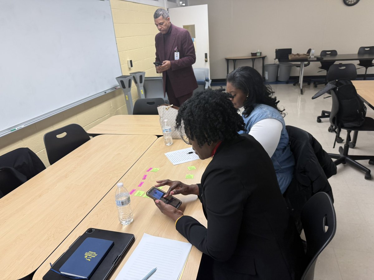 MrsThomasWHES's tweet photo. Presenting to our future assistant principals on "The Power of Budgeting." Let's grow! @CumberlandCoSch @StarksHinkle @cshep8494 https://t.co/f86mQ4Fijn