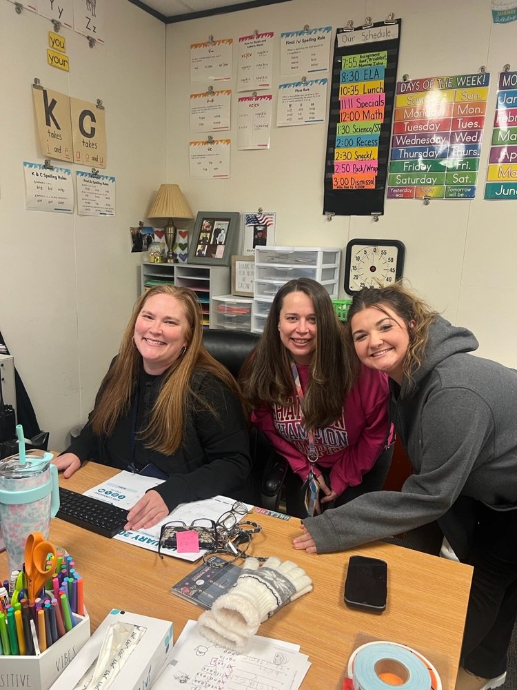 wetzelcs's tweet image. Having a brain freeze with snow packets? Teachers are here to help thaw out any issues. #snowproblems #winter #schoollife #staywarmandcozy snowman ☃️ ☃️  🥶