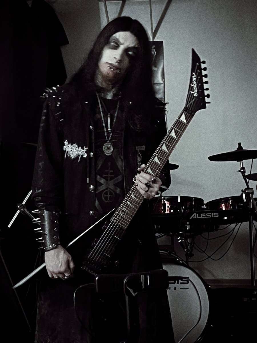 nulliferbones's tweet photo. #nullifer #wraithrest #blackmetal #goth #gothic #spectrumx #metalhead https://t.co/UUyEnJuZW3