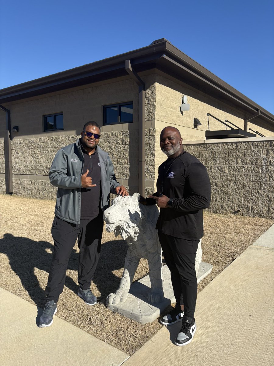 Adrian Abrams (@coachabrams) on Twitter photo Thanks to <a href="/ROBERTSON_9TWO/">Travian Robertson</a> from the University of South Carolina 🏈 for stopping by to visit the Tenacious Tigers. #RecruitTheParkway #B.E. Thanks to <a href="/ROBERTSON_9TWO/">Travian Robertson</a> from the University of South Carolina 🏈 for stopping by to visit the Tenacious Tigers. #RecruitTheParkway #B.E.