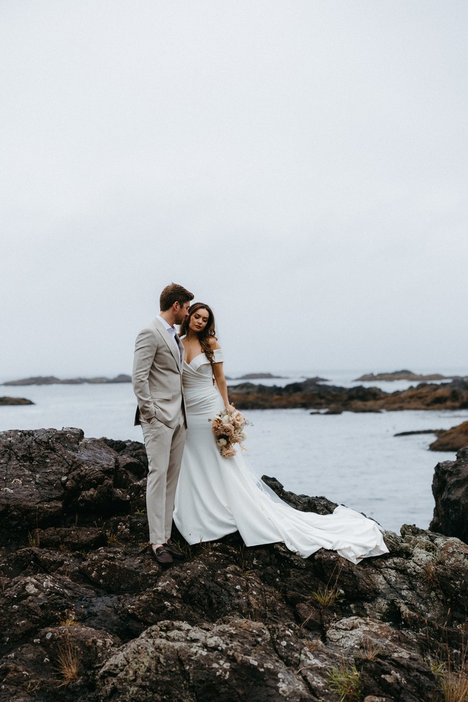 thewhitewren's tweet photo. From serene mornings to a seaside celebration, this elopement is a love story written by nature itself. 🌊💍 

https://t.co/xLoouRCP15

Wedding Photographer  @nedaphotography__

#WeddingInspiration #Wedding #BeachWedding #BeachCake #BeachBride #CoastalWedding #TheWhiteWren https://t.co/iP4Bil2Wms