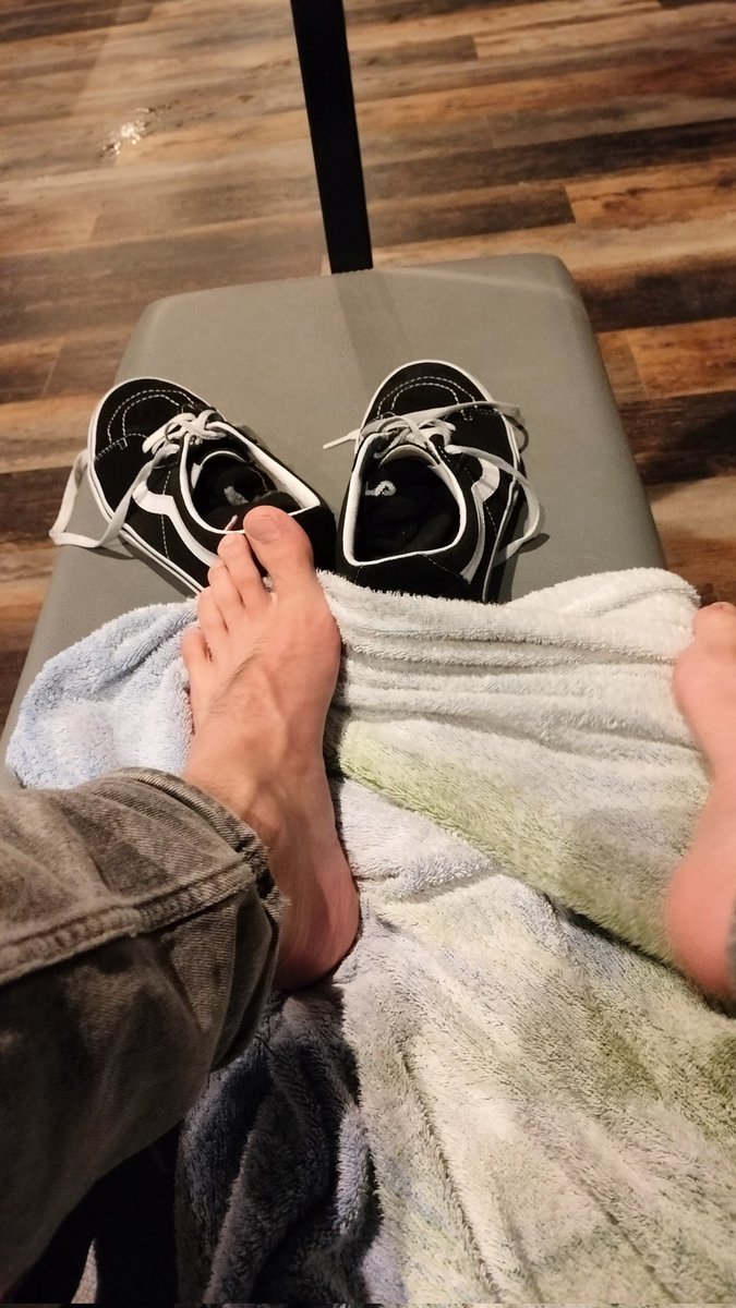 #Gym #Vans #Feet #FitnessMotivation  #twink #school #gay #socks #vans #gayboy #teen #schoolboy #horny #malefeet #gayfeet #gayfetish #socks #footfetish #sneakers #gayhot #fuss #pies #sneakersfetish #sneakersaddict #gaysneaker #sneakergay #vansgay #vansfetish