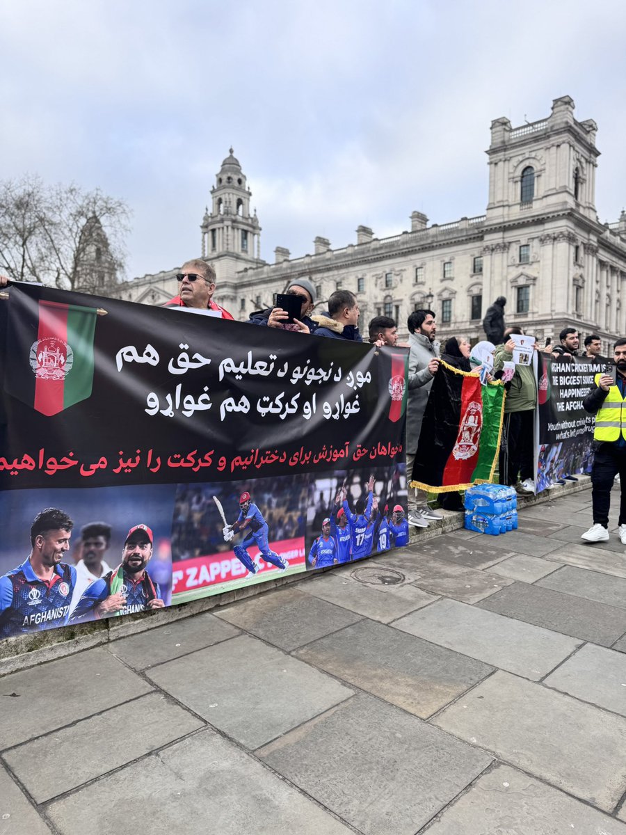 ArifullahAfg's tweet photo. We want Women’s right to education, and also we want Cricket too. 🇦🇫 https://t.co/mFvSrN8EBz