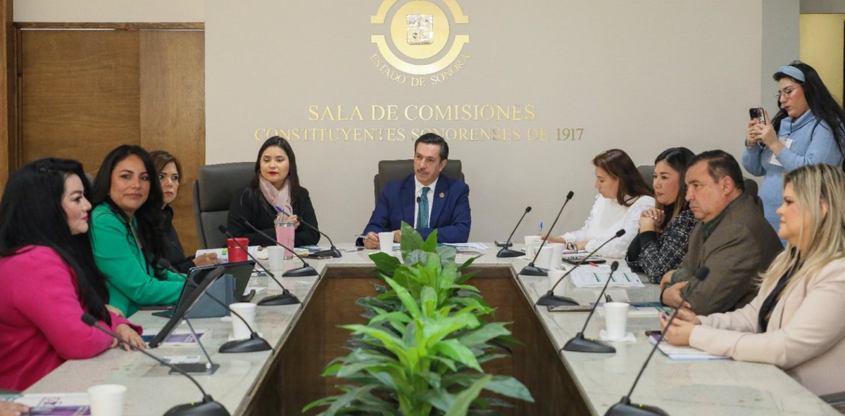 Recibe Congreso de Sonora informe anual del Istai

El <a href="/CongresoSon/">Congreso Local Son</a>, a través de la Comisión de Transparencia, recibió el informe anual del Instituto Sonorense de Transparencia y Acceso a la Información (<a href="/transparenteSon/">TransparenciaSonora</a>). 

En el reporte, presentado por la comisionada presidenta