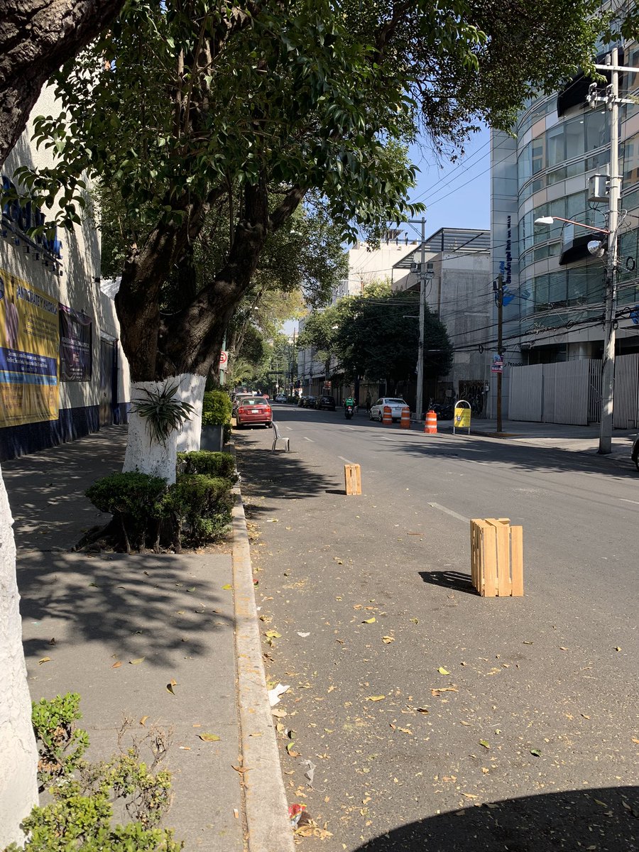 ednauribeu's tweet photo. Hartos de este tipo que se siente dueño de la calle. @supercivicosmx @BJAlcaldia   Calle Mier y pesado casi con #Xola, en colonia del Valle  @Delvalle_Quejas @NarvarteVecinos @LuisMendozaBJ https://t.co/tvbpVZKKwT