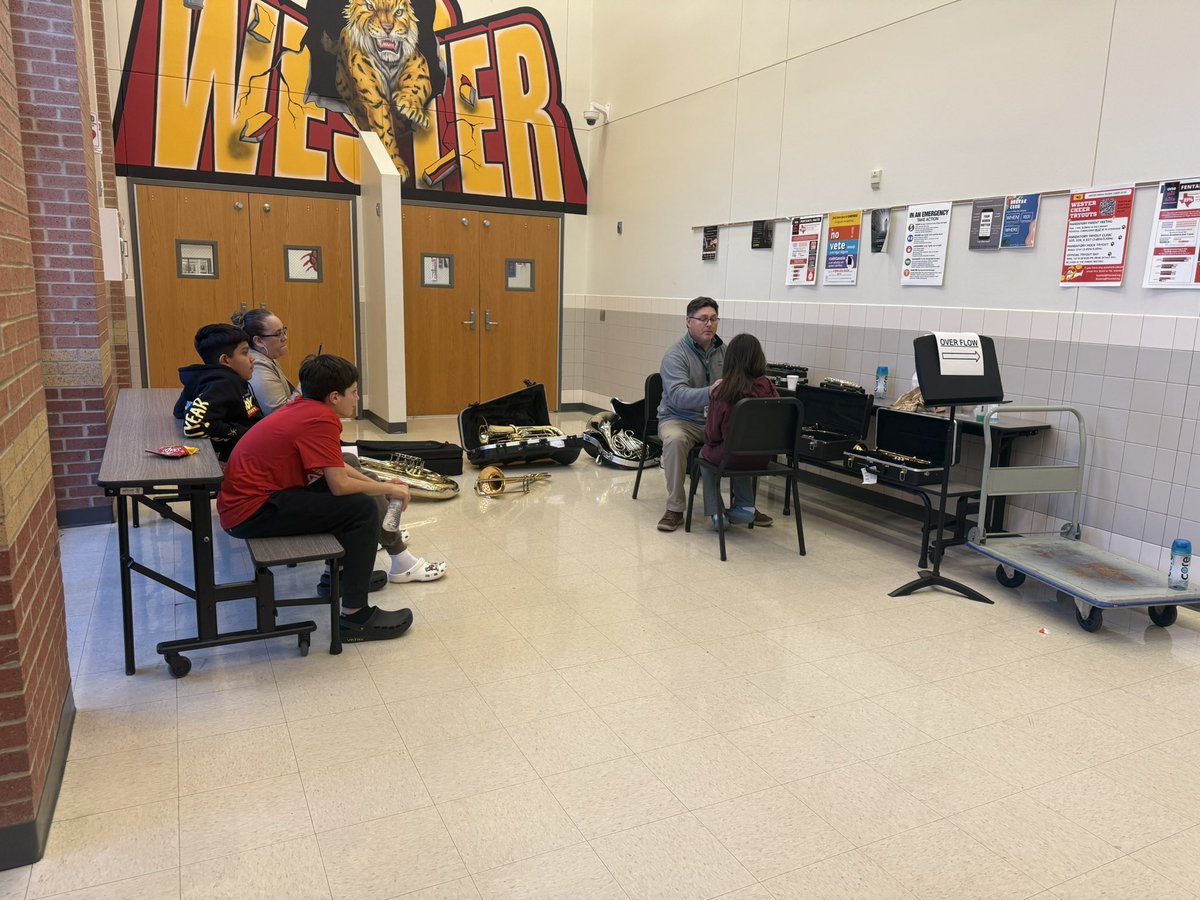 WesterWildcats's tweet photo. Tonight Rising 6th graders are trying out instruments to find the best fit! Big thanks to our Band and Orchestra directors for hosting this event! @friscoisd @friscofinearts https://t.co/z3tNgbiUCN