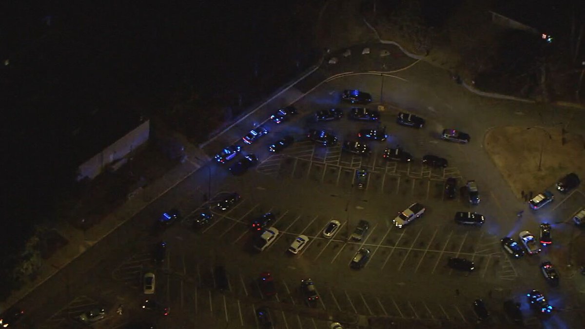 wsbtv's tweet photo. BREAKING UPDATE: Police confirm that a man is dead after opening fire on top of Stone Mountain before shooting and killing himself: https://t.co/COymeIAWjG https://t.co/iCqPktu4LX