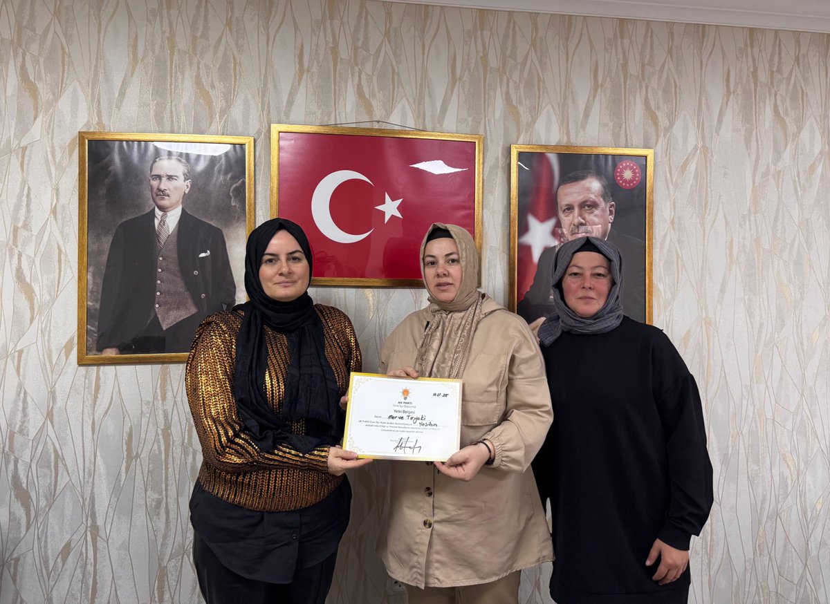 AK Kadın İzmit (@akkadinizmit41) on Twitter photo Yeni dönemde birlikte çalışacağımız mahalle başkanlarımızla görüşmelerimiz sonrası İlçe Kadın Kolları Başkanımız <a href="/Pnaratabay1/">Pınar ATABAY</a> , mahalle başkanlarımıza yetki belgelerini takdim etti.
<a href="/aysekesir/">Ayşe Keşir 🇹🇷🇹🇷🇹🇷</a>
<a href="/yyaseminozdemir/">Yasemin Özdemir 🇹🇷🇹🇷🇹🇷</a> Yeni dönemde birlikte çalışacağımız mahalle başkanlarımızla görüşmelerimiz sonrası İlçe Kadın Kolları Başkanımız <a href="/Pnaratabay1/">Pınar ATABAY</a> , mahalle başkanlarımıza yetki belgelerini takdim etti.
<a href="/aysekesir/">Ayşe Keşir 🇹🇷🇹🇷🇹🇷</a>
<a href="/yyaseminozdemir/">Yasemin Özdemir 🇹🇷🇹🇷🇹🇷</a>