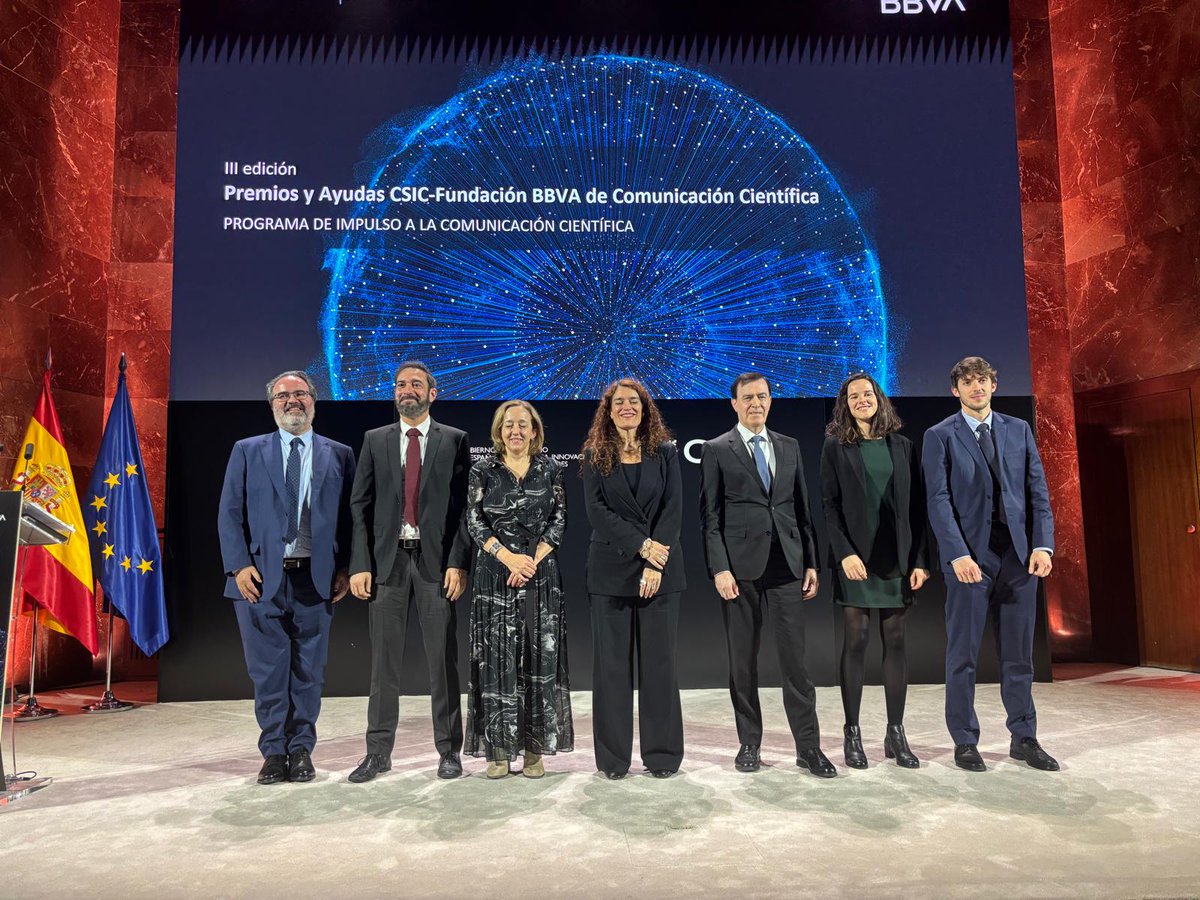 CSIC's tweet image. Los Premios #CSIC-@FundacionBBVA de Comunicación Científica reconocen la labor de Pere Estupinyà y Lluís Montoliu de difusión del conocimiento científico.
