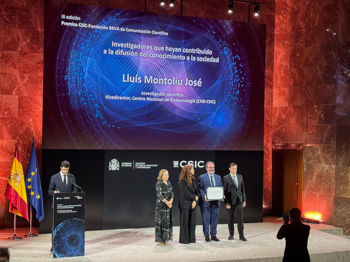 CSIC's tweet image. Los Premios #CSIC-@FundacionBBVA de Comunicación Científica reconocen la labor de Pere Estupinyà y Lluís Montoliu de difusión del conocimiento científico.