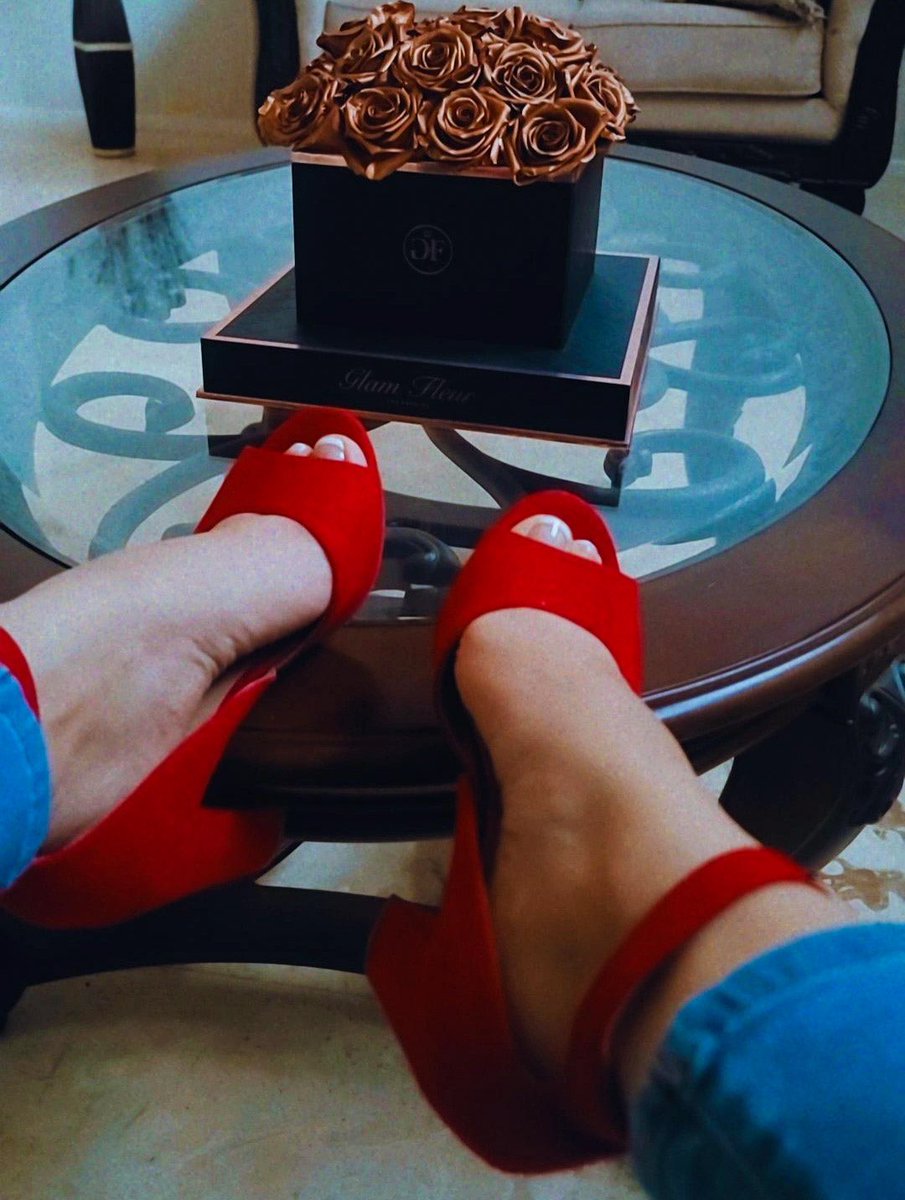 Duchess_Diary's tweet photo. These shoes are made for walking &amp; that’s just what they’ll do, walk all over you! 👠🦶 https://t.co/A1gn7kMo2i