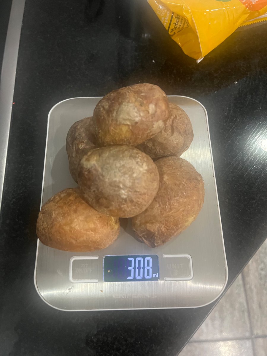 Spainymarbs's tweet photo. @PatatasLZR explicadme porque en la bolsa marca 400g de patatas pero dentro hay un 25% menos ??? https://t.co/5AdnxsYoQr