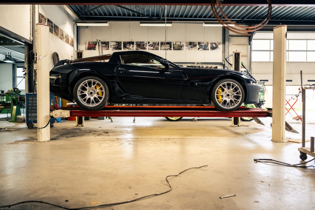 NielsvanRoij's tweet photo. #Daytona #ShootingBrake Hommage
Through a collaboration with a diverse team of seasoned #coachbuilding experts, skilled mechanics, talented #craftspeople, #upholstery specialists, #CADdesigners, and numerous others this one of one bespoke piece of car design is being built. https://t.co/qWuOs1BGoO